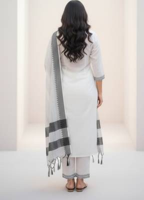 Premium khadi cotton fabric embroidery work kurta set with dupatta 2