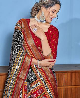Buti hand block print with hevay zari bodar sarees 3