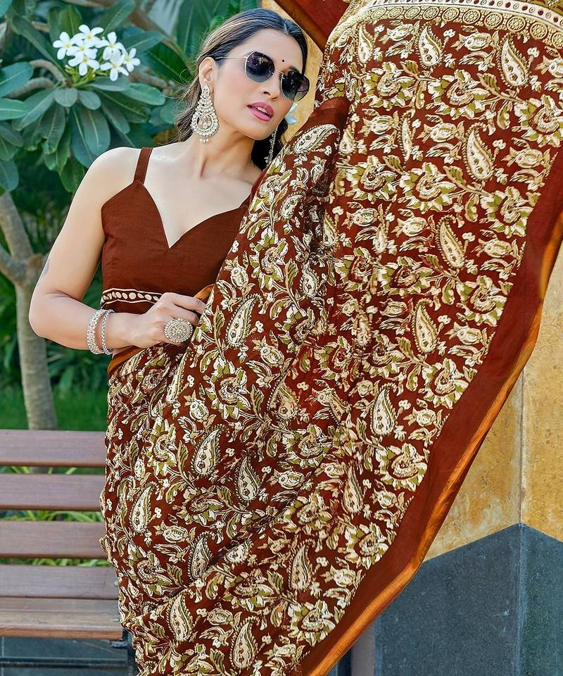 Hand block print with hevay zari bodar sarees
