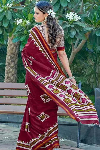 Hand block print with hevay zari bodar sarees