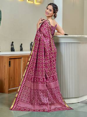 Hand block print with hevay zari bodar sarees 2