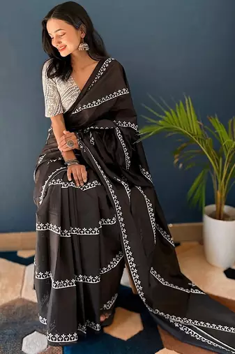 Pure cotton fancy bagru print black colour sarees with blouse pice*