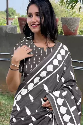 Pure cotton fancy bagru print sarees with blouse pice*