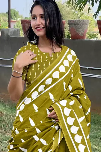Pure cotton fancy bagru print sarees with blouse pice*