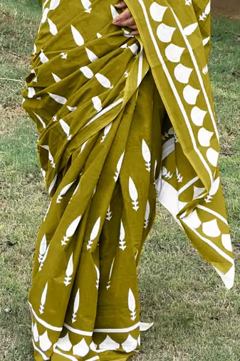 Pure cotton fancy bagru print sarees with blouse pice*