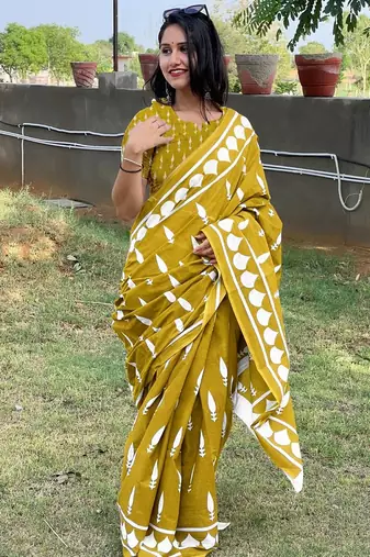 Pure cotton fancy bagru print sarees with blouse pice*