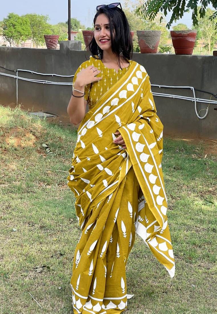 Pure cotton fancy bagru print sarees with blouse pice*