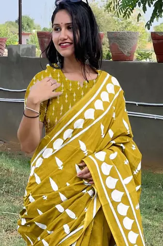 Pure cotton fancy bagru print sarees with blouse pice*
