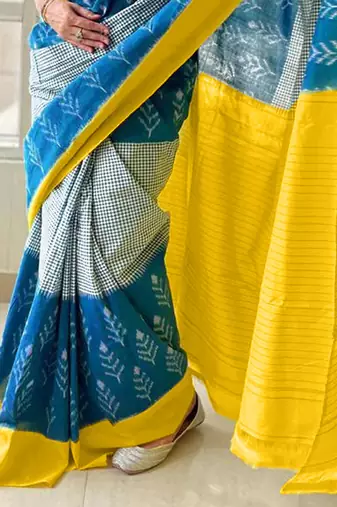 Pure cotton fancy ikkat print sarees with blouse pice*