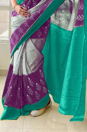 Pure cotton fancy ikkat print sarees with blouse pice*