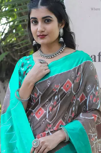Pure cotton fancy ikkat print sarees with blouse pice*