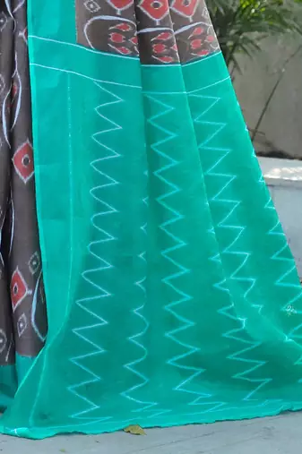 Pure cotton fancy ikkat print sarees with blouse pice*