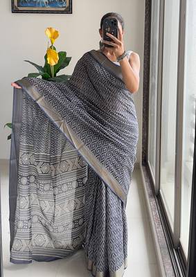 Beutiful bagru bandhani printed sarees with hevy zari bordar 2