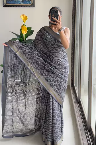 Beutiful bagru bandhani printed sarees with hevy zari bordar