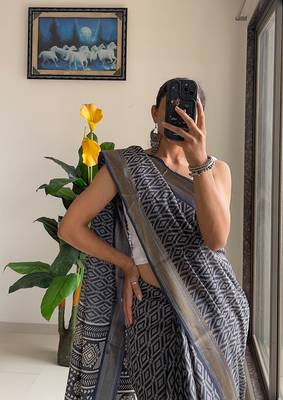 Beutiful bagru bandhani printed sarees with hevy zari bordar 3