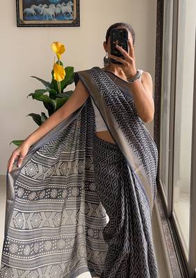 Beutiful bagru bandhani printed sarees with hevy zari bordar 4