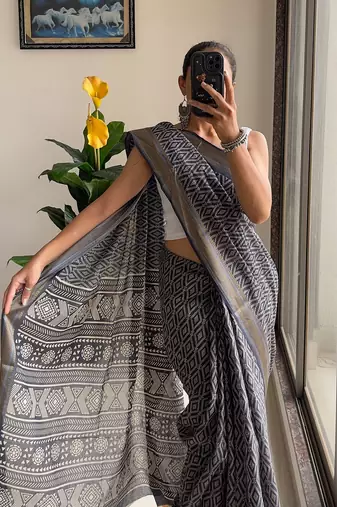 Beutiful bagru bandhani printed sarees with hevy zari bordar