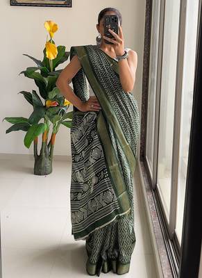 Beutiful bagru bandhani printed sarees with hevy zari bordar 1
