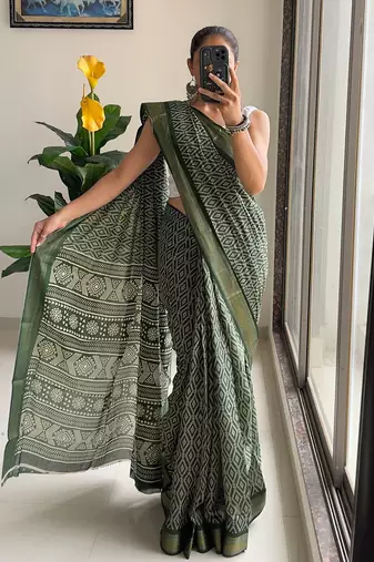 Beutiful bagru bandhani printed sarees with hevy zari bordar
