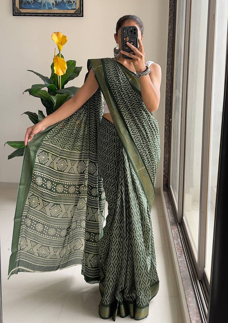 Beutiful bagru bandhani printed sarees with hevy zari bordar