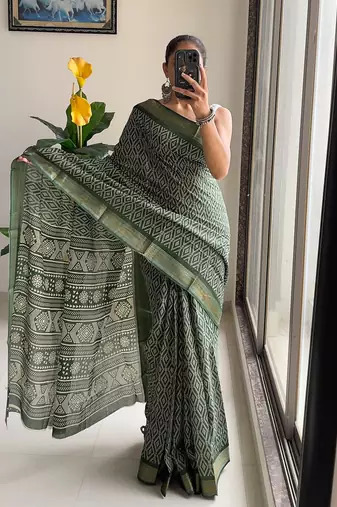 Beutiful bagru bandhani printed sarees with hevy zari bordar
