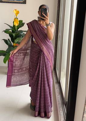 Beutiful bagru bandhani printed sarees with hevy zari bordar 2