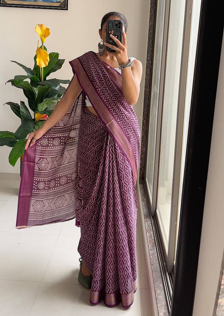 Beutiful bagru bandhani printed sarees with hevy zari bordar