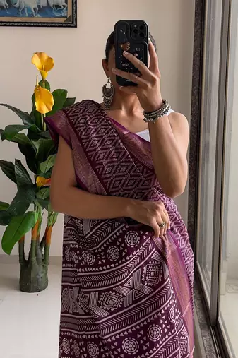 Beutiful bagru bandhani printed sarees with hevy zari bordar