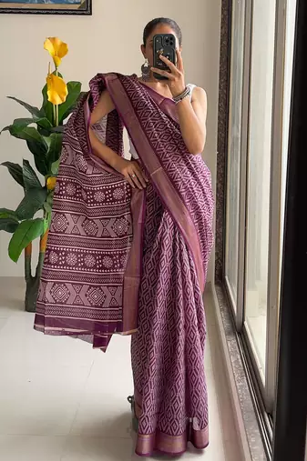 Beutiful bagru bandhani printed sarees with hevy zari bordar
