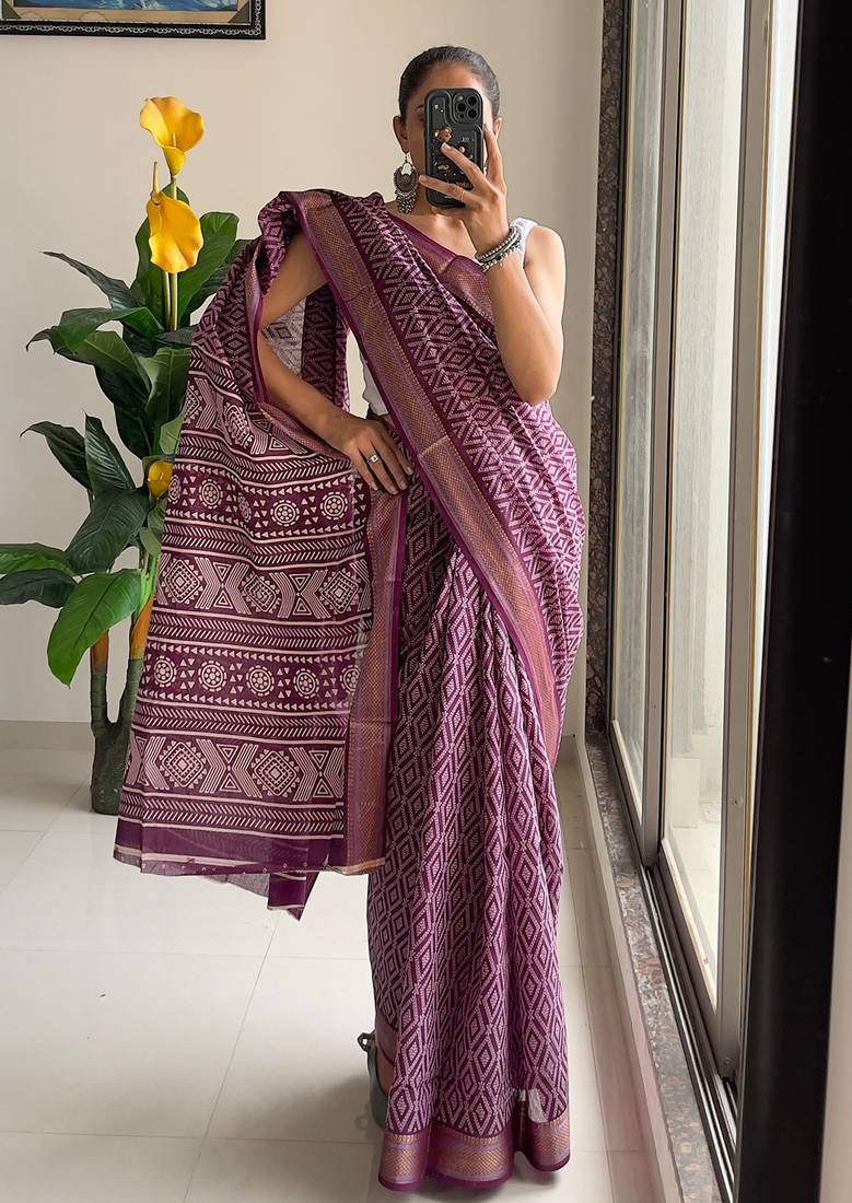 Beutiful bagru bandhani printed sarees with hevy zari bordar
