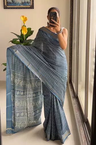 Beutiful bagru bandhani printed sarees with hevy zari bordar