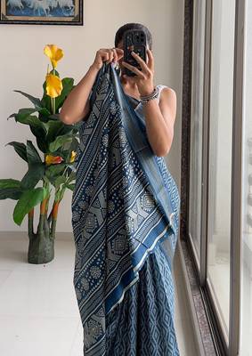 Beutiful bagru bandhani printed sarees with hevy zari bordar 3