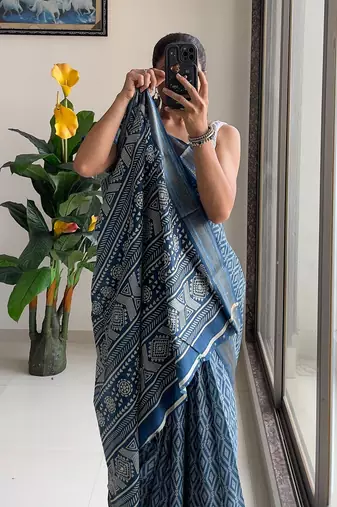 Beutiful bagru bandhani printed sarees with hevy zari bordar