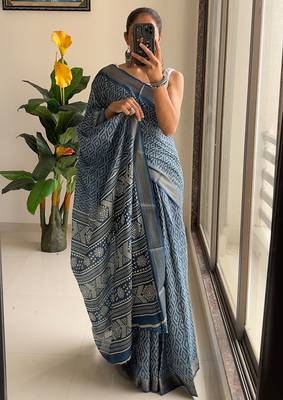 Beutiful bagru bandhani printed sarees with hevy zari bordar 4