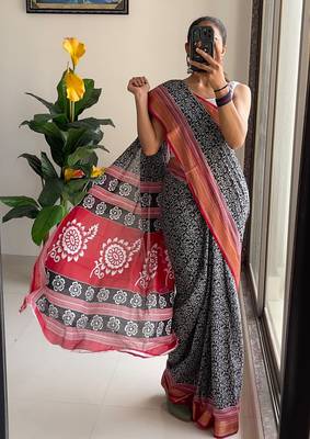 Beutiful bagru bandhani printed sarees with hevy zari bordar 2