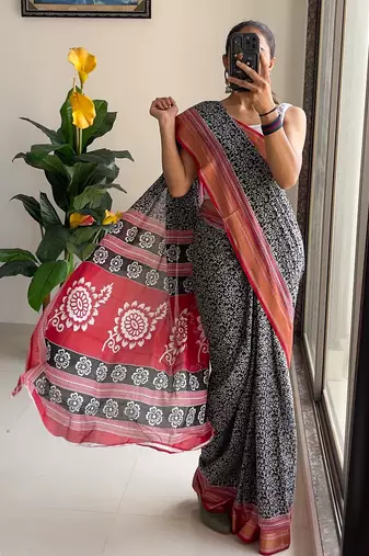 Beutiful bagru bandhani printed sarees with hevy zari bordar