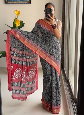 Beutiful bagru bandhani printed sarees with hevy zari bordar 3