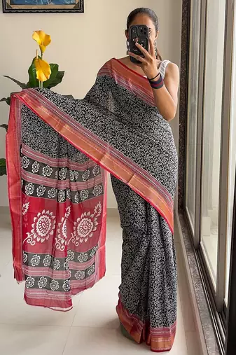 Beutiful bagru bandhani printed sarees with hevy zari bordar