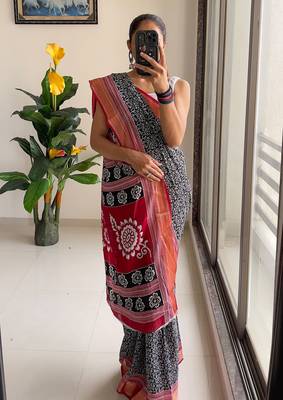 Beutiful bagru bandhani printed sarees with hevy zari bordar 4