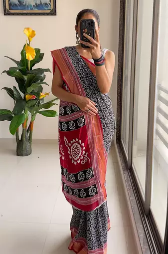 Beutiful bagru bandhani printed sarees with hevy zari bordar