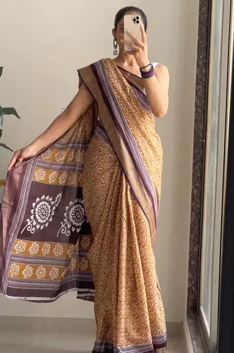 Beutiful bagru bandhani printed sarees with hevy zari bordar