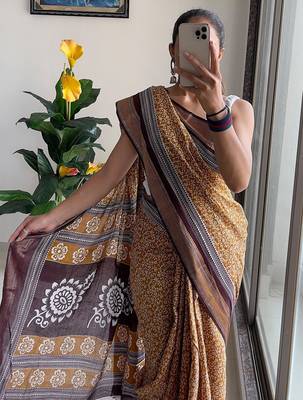 Beutiful bagru bandhani printed sarees with hevy zari bordar 3