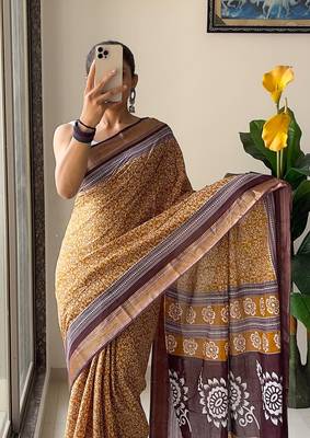 Beutiful bagru bandhani printed sarees with hevy zari bordar 4