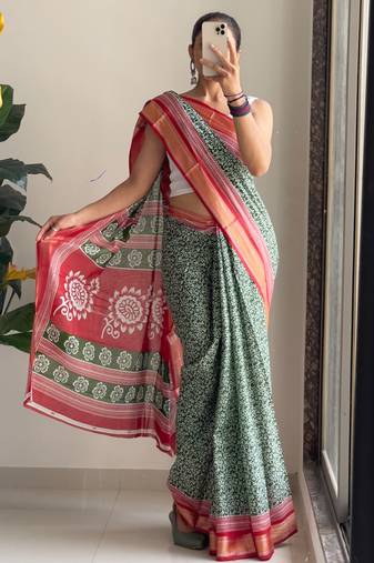 Beutiful bagru bandhani printed sarees with hevy zari bordar