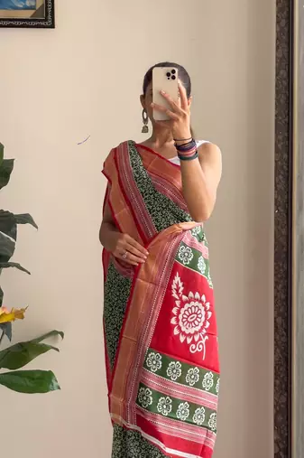 Beutiful bagru bandhani printed sarees with hevy zari bordar