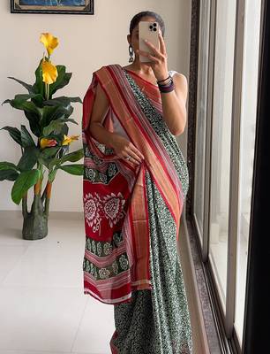 Beutiful bagru bandhani printed sarees with hevy zari bordar 4