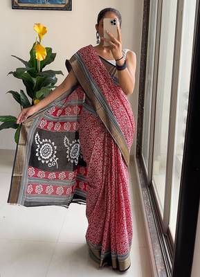 Beutiful bagru bandhani printed sarees with hevy zari bordar 1