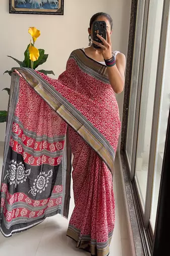 Beutiful bagru bandhani printed sarees with hevy zari bordar