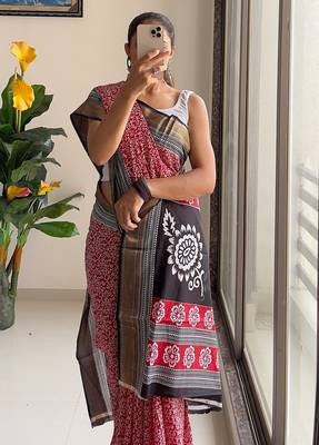 Beutiful bagru bandhani printed sarees with hevy zari bordar 3
