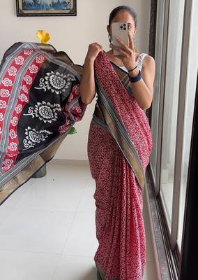Beutiful bagru bandhani printed sarees with hevy zari bordar 4